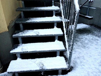Auch die Treppe voller Schnee